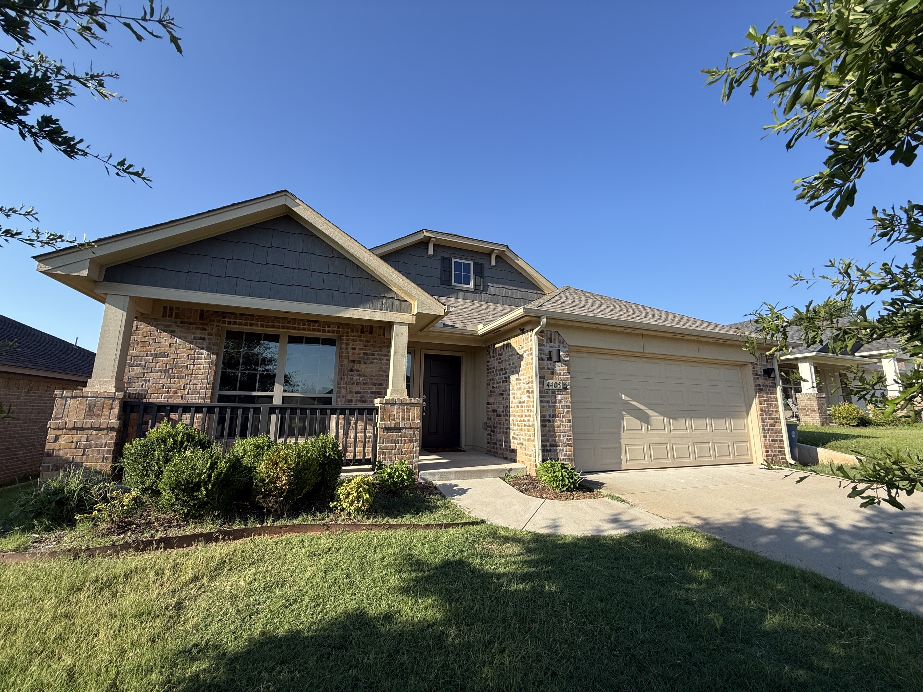 4405 West Country Club Drive